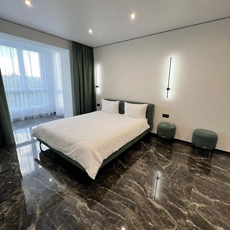 Люкс Апартаменти В Жкарена Та Жк Great House Rivne Zewnętrze zdjęcie