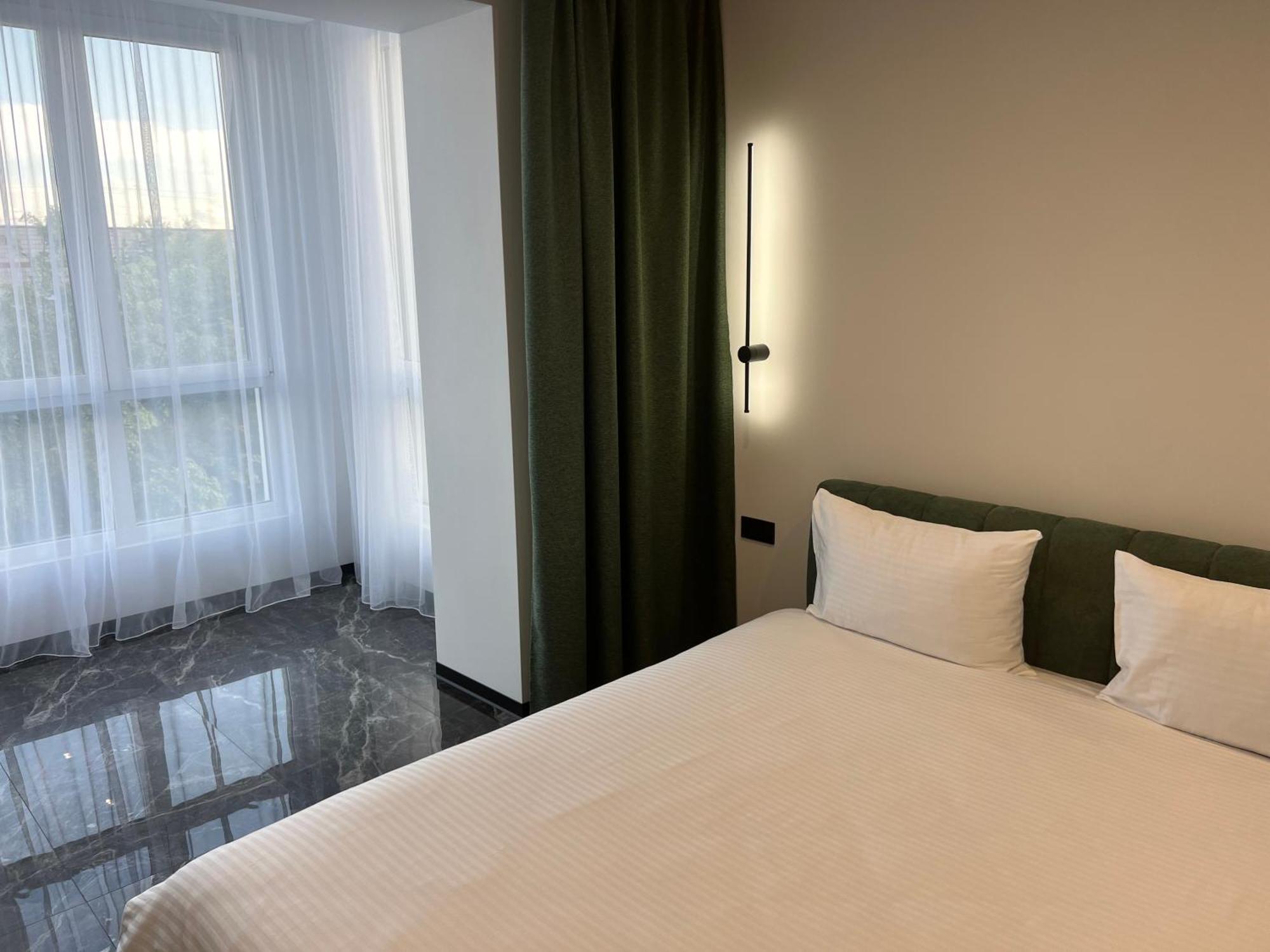 Люкс Апартаменти В Жкарена Та Жк Great House Rivne Zewnętrze zdjęcie